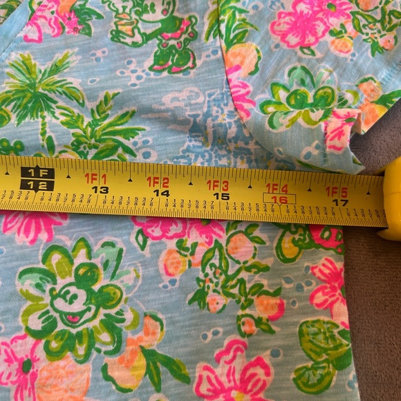 Lilly Pulitzer Disney X Etta V Neck T-Shirt Size XS - Picture 6 of 6